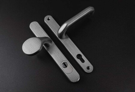 MPK Schutzbeschlag - SECURO A04 PLUS - USO M1 COSLAN (F9 - Edelstahl eloxiert) - mit Abdeckung